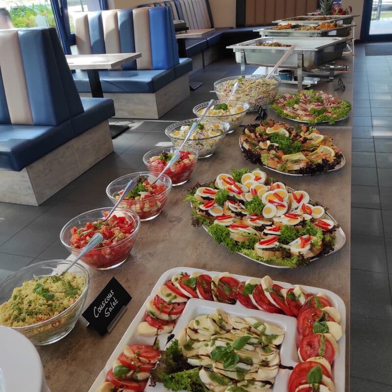 Frisch angerichtetes Catering-Buffet